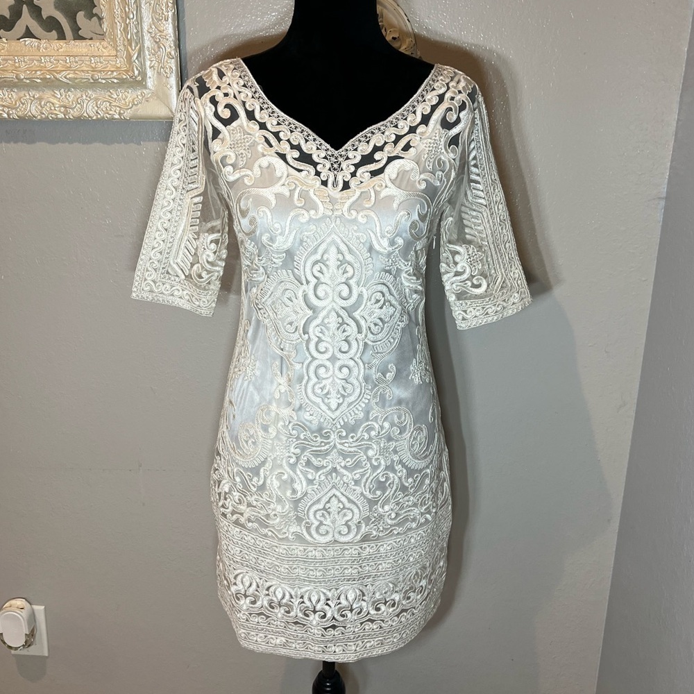 Baraschi Elegant White Lace Dress